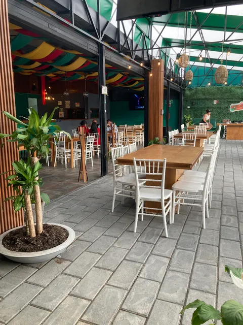 "LA FARRA" RESTAURANTE & BAR