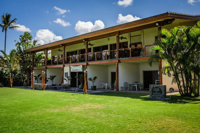 Aloha Aku Inn & Suites