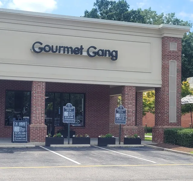 Volvo Parkway Shopping Center