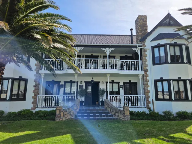 Villa Le Roc Luxury Self Catering Accommodation Kleinmond