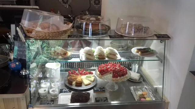 Cafe Kaffka Frau L und Herr K