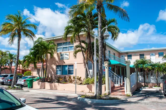 Blue Wave Hollywood Beach Hotels