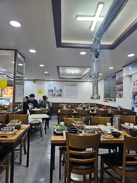 시골우렁쌈밥사동점