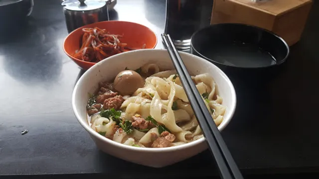 Renji East Red Sliced Noodles