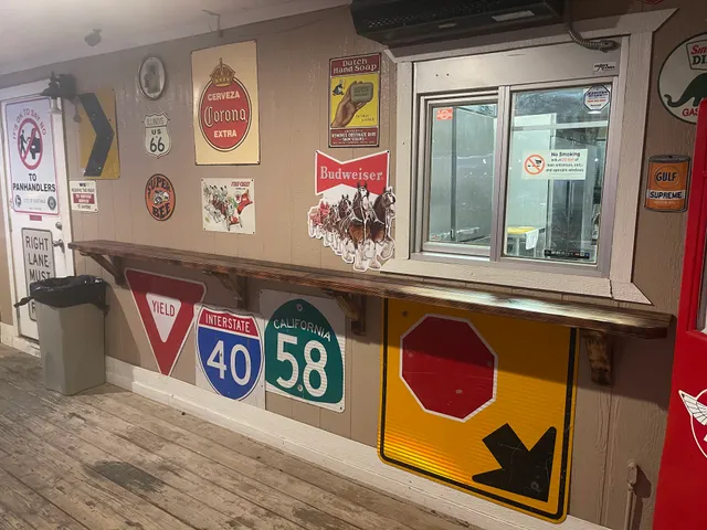 19th Hole Bar & Grill