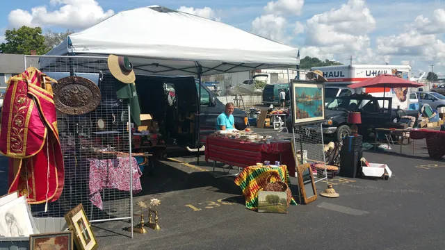Peddlers Flea Market