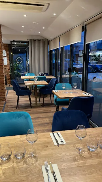 Aux Casseroles Qui Chantent