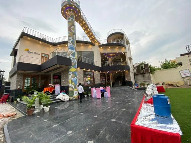 Regal Palace - Rooms || Banquets || Lawn