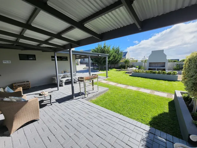 Three Feathers Cottages Langebaan