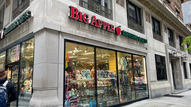 Big Apple Souvenirs & Gifts