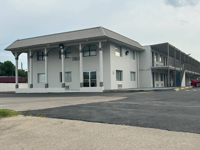 Motel 6 Waco, TX - Lacey Lakeview