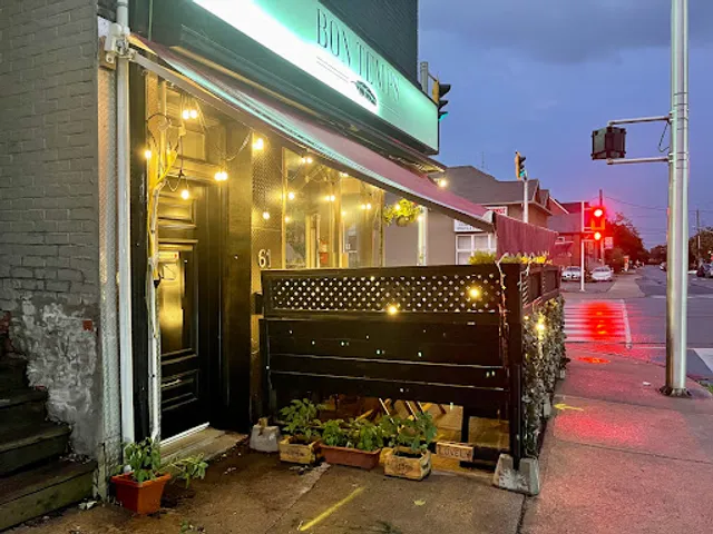 Handsome Dave’s neighbourhood bar (no longer bon temps)