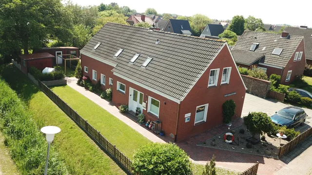 Haus Morgenstern im Ankerweg *Fewo Boben* und *Fewo Ünnern* sowie Haus Heimberg *Fewo Bi Moder*