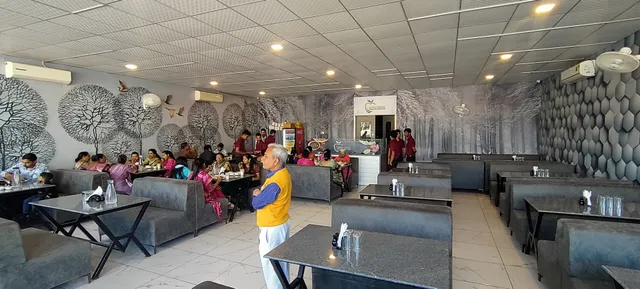 Apple green restaurant botad