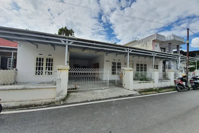 OYO 2198 Fatima Guest House Syariah