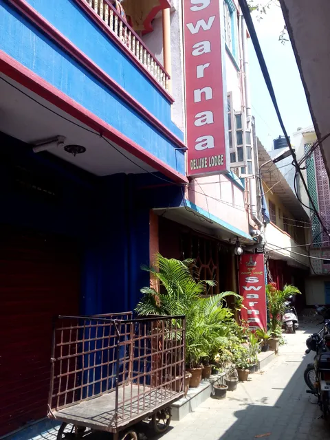 Swarnaa Deluxe Lodge