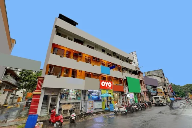 Hotel O 702564 White Town Residency