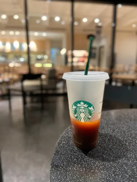 Starbucks Huayacan DT