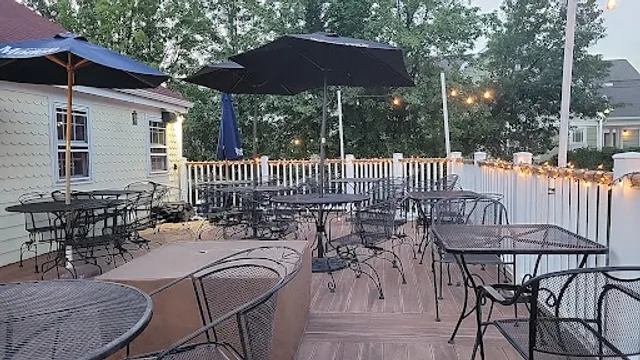 Victorian House Restaurant & Tavern