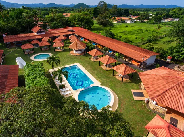 Casa Mahana Lodge & Restaurant