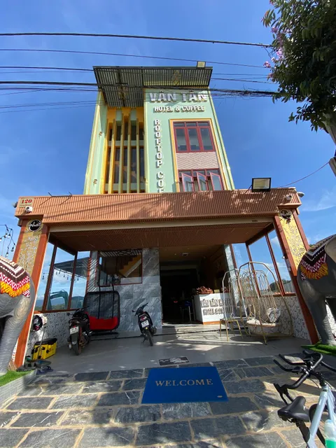 VÂN TÂN HOTEL & COFFEE ROOPTOP