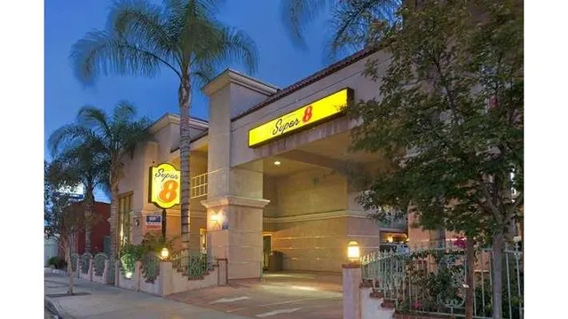 Super 8 by Wyndham North Hollywood