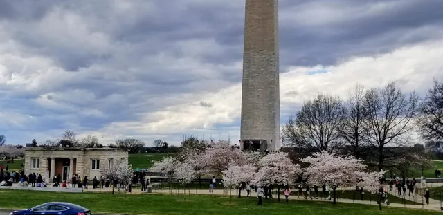 Washington Monument Bookstore