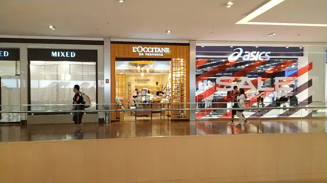 L'OCCITANE - L'Occitane en Provence - Village Mall