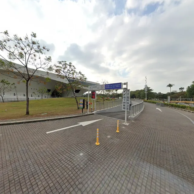 衛武營國家藝術文化中心地下停車場(西入口)