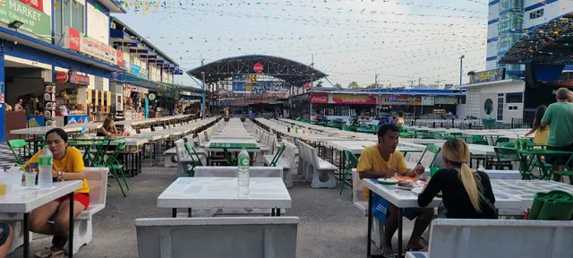 Baan Khun Por Food Court