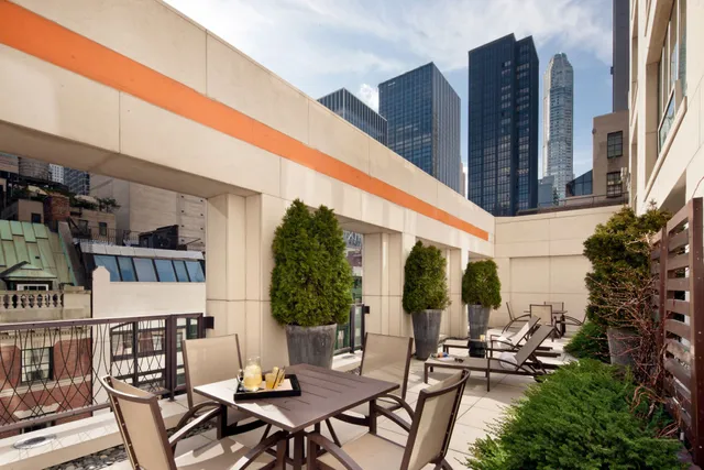 Chambers Hotel Central Park South, Sonder