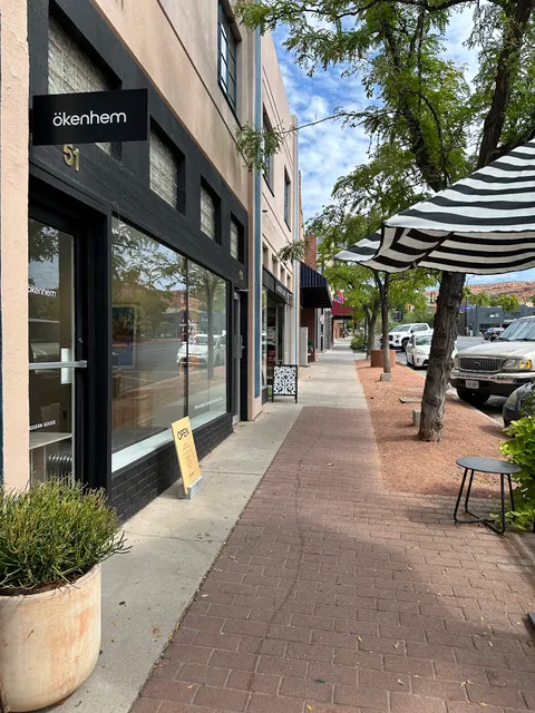 ökenhem- Modern Goods