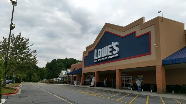 East West Commons Shopping Center