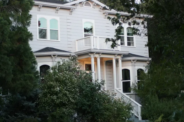 Yosemite Rose Bed and Breakfast