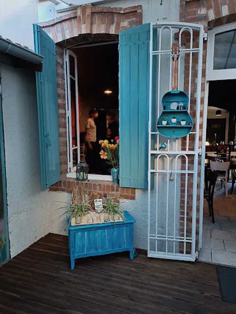 Restaurant midi (Menu du Jour)Le Charli Comedy Club Cabaret café théatre restau bar musical