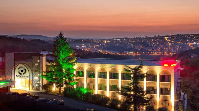 Park Hotel RAYA Garden