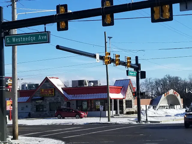 Lee's Famous Recipe Chicken