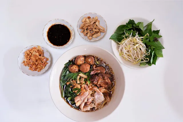 ต้นมะเฟือง - เค้กโฮมเมด แอนด์ คาเฟ่ (Book Cafe‘)