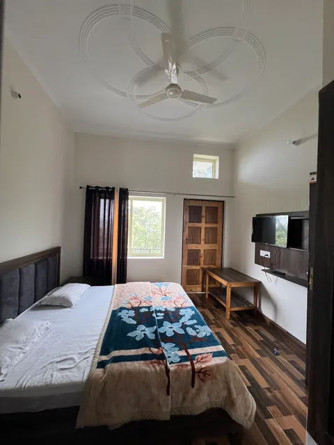 Happy Homestay and Roof top cafe