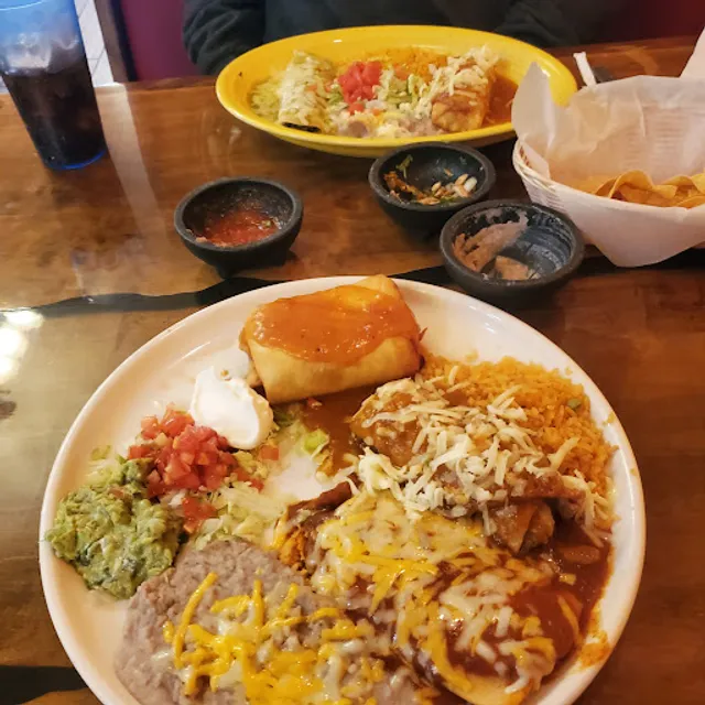 Tres Amigos (Dell Range)