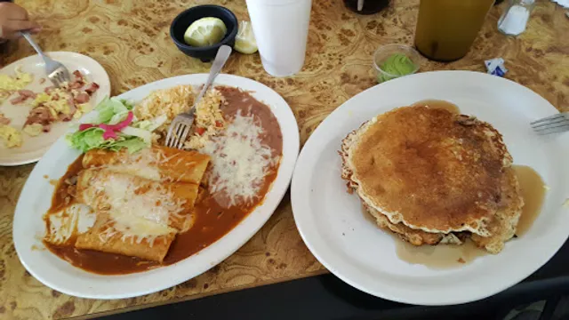 Los Manjares Restaurant