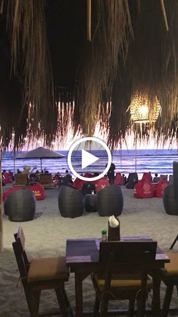 Black & White surf and cafe canggu