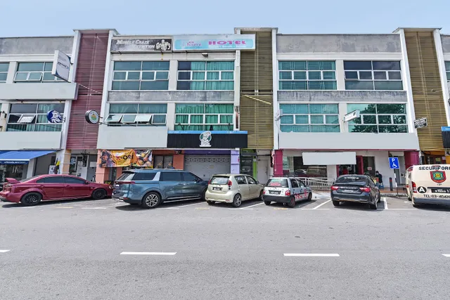 OYO 90743 Hotel Ban Cheong