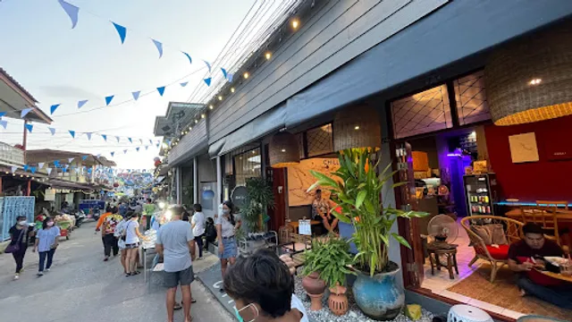 Chilli (ชิลลี่ บางเสร่ คาเฟ่)