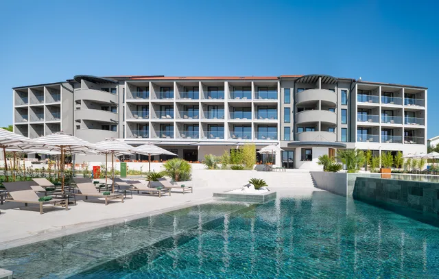 Molum Hotel & Residences