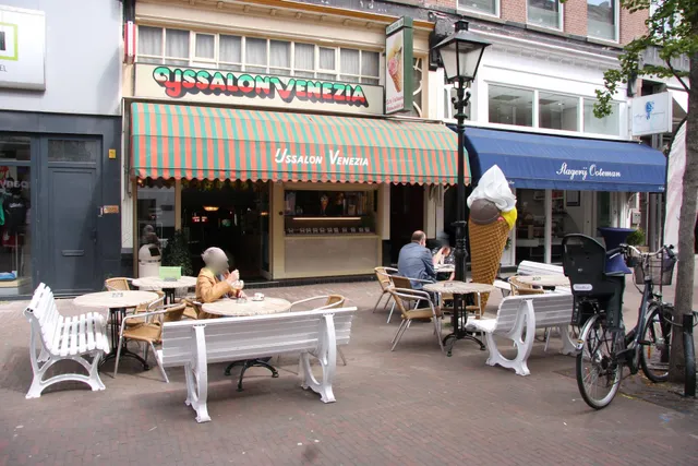 Italian ice cream parlor "Venezia"
