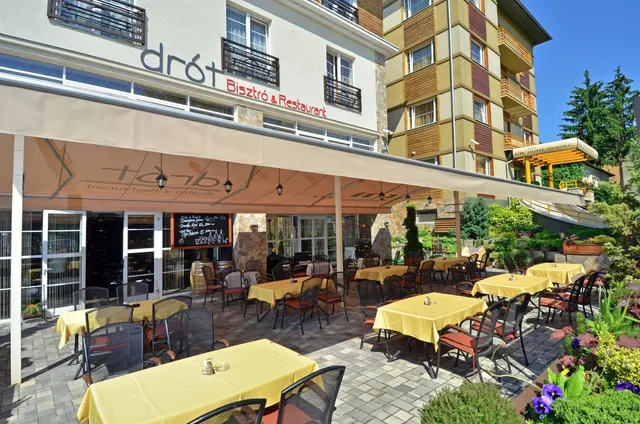 Renomé Café & Bistro