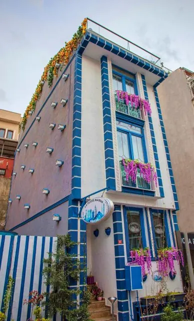la petite maison hotel
