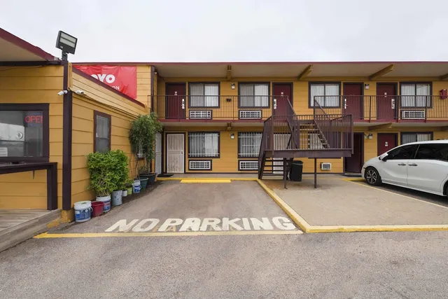 OYO Hotel Odessa, TX - East Business 20