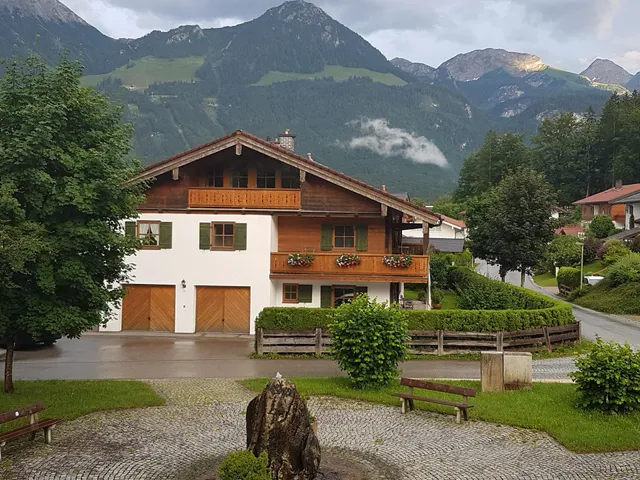 Haus beim Stein